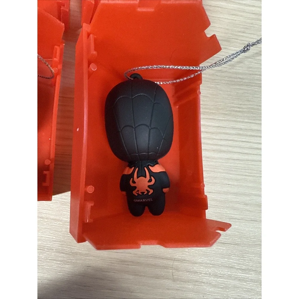 Hallmark Mystery Ornament Marvel‎ SPIDER-MAN RARE Venom MILES MORALES 2